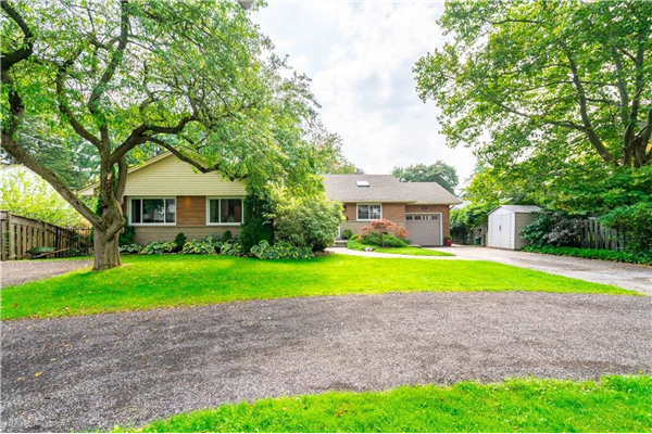 702 King Road, Burlington