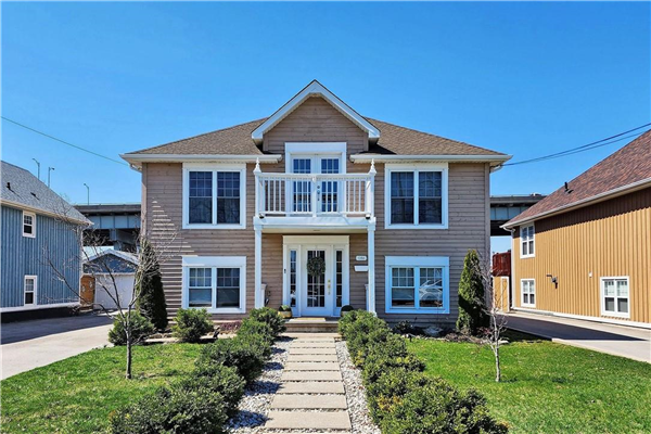 1056 Beach Boulevard N, Hamilton