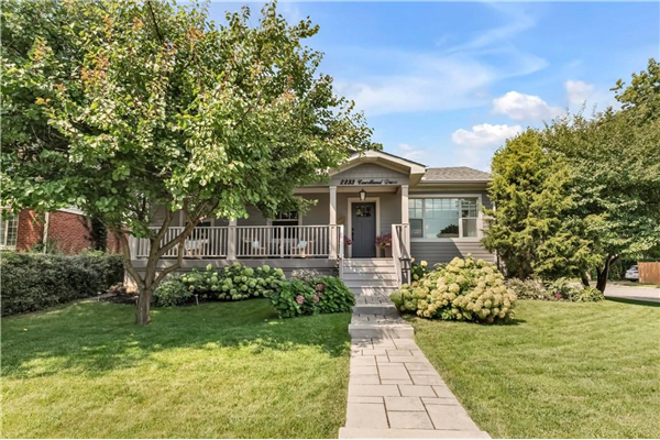 2233 Courtland Drive, Burlington