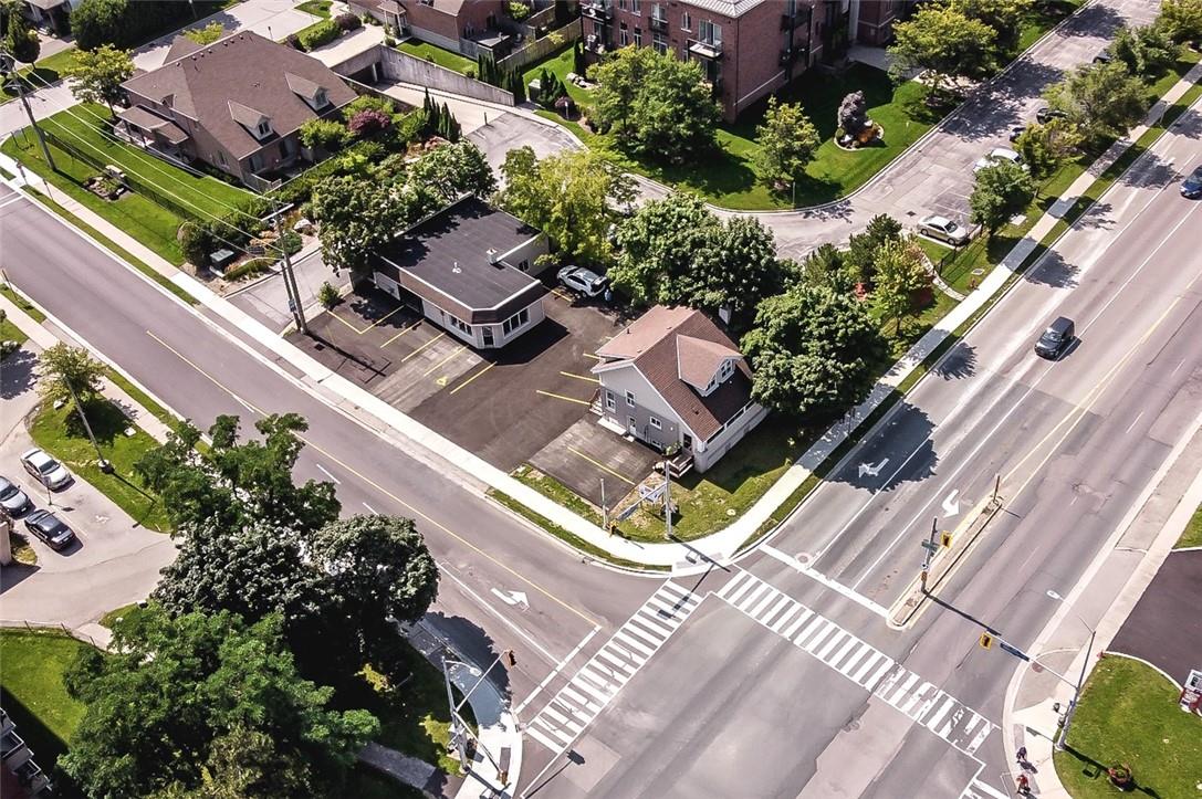 272 DUNDAS Street E