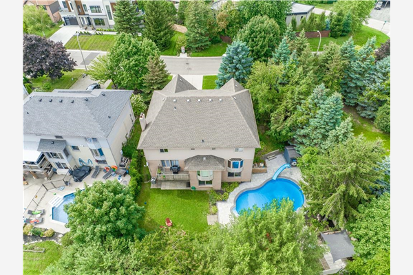 101 Oneida Boulevard, Ancaster