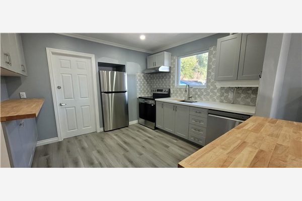 570 UPPER SHERMAN Avenue, Hamilton