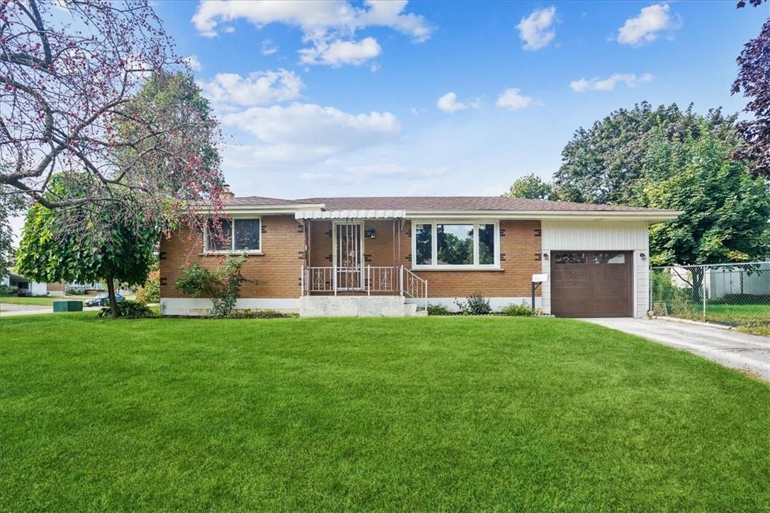 1 ROBROY Court|Unit #UPPER UNIT