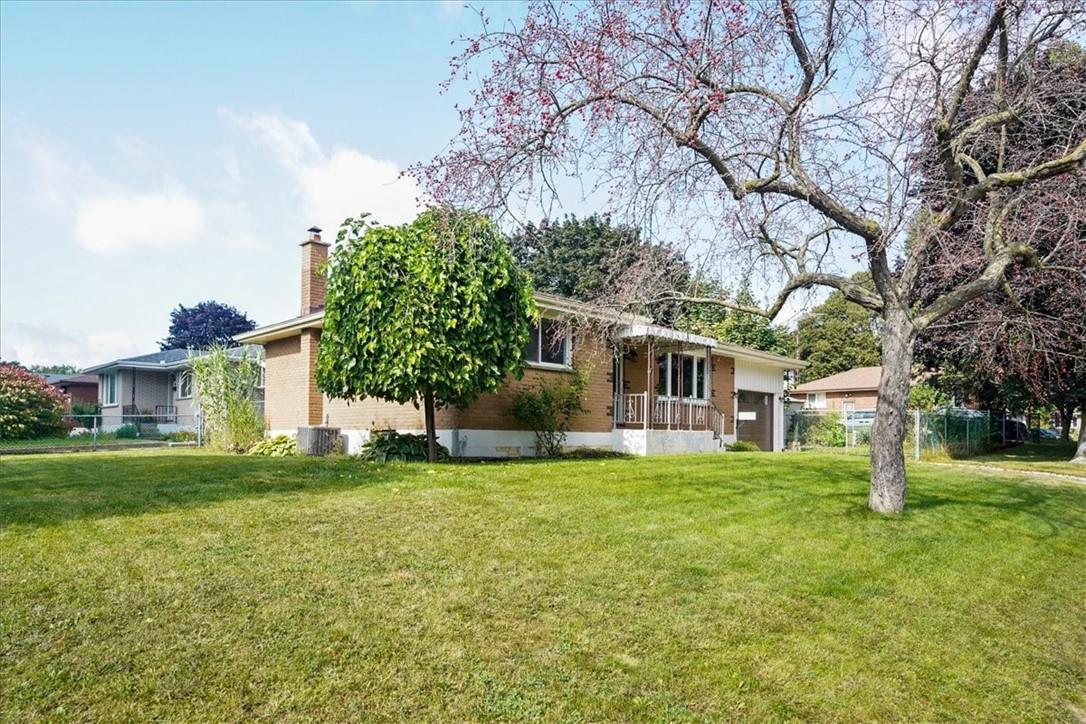 1 ROBROY Court|Unit #UPPER UNIT