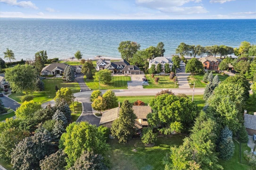 8 Lochside Drive