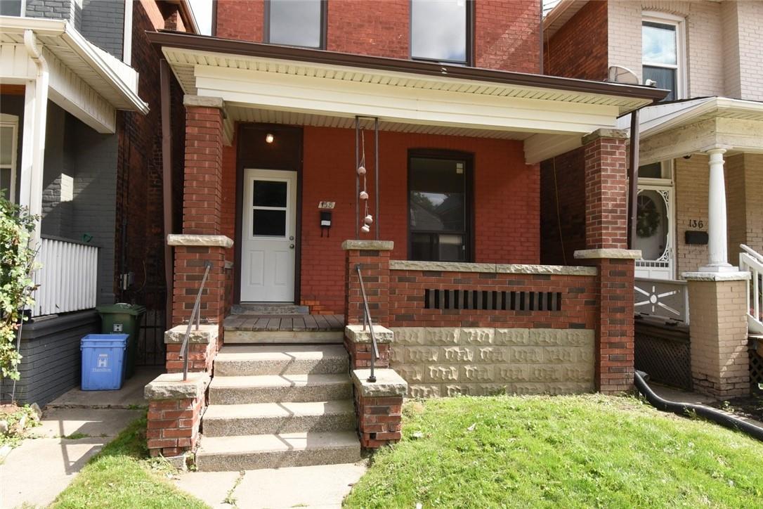 138 QUEEN Street N