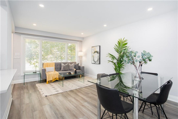 576 Turner Drive, Burlington
