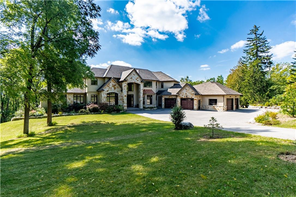 7030 Walkers Line, Milton