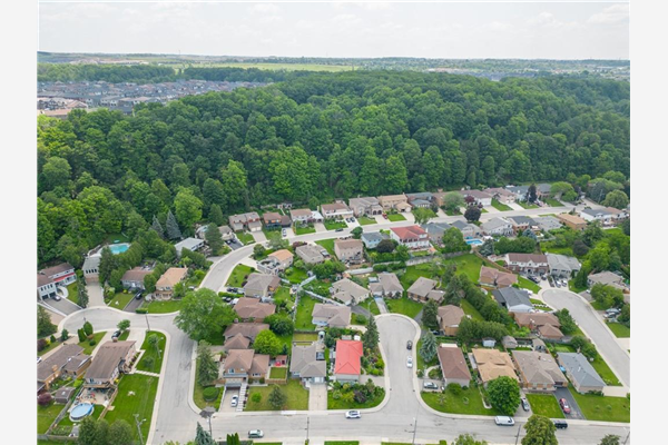 68 SHERRY LANE Drive, Hamilton