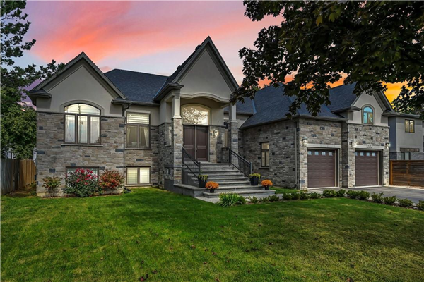 679 HIAWATHA Boulevard, Hamilton