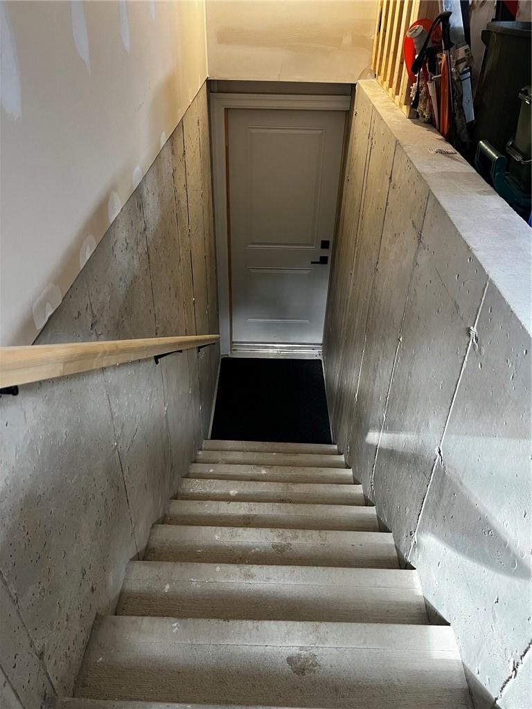 8 Greening Court|Unit #Lower Unit
