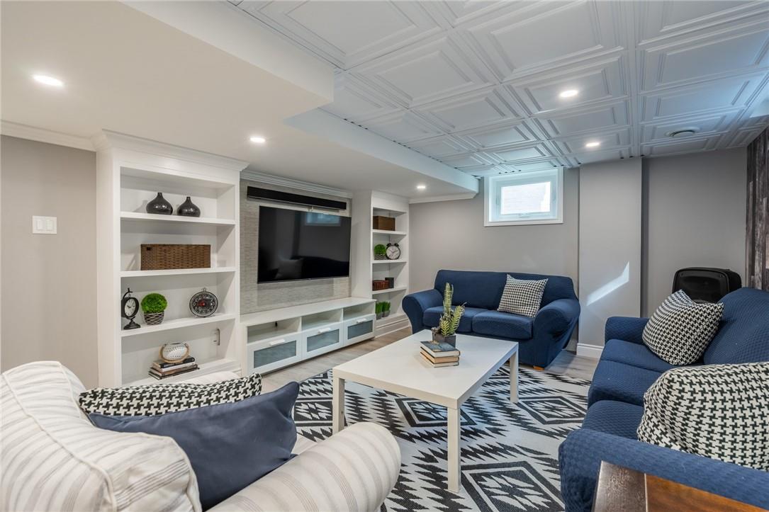 10 RAVINE Drive