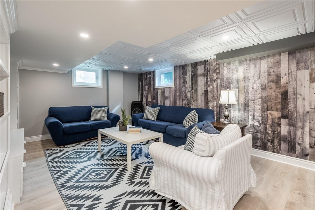 10 RAVINE Drive