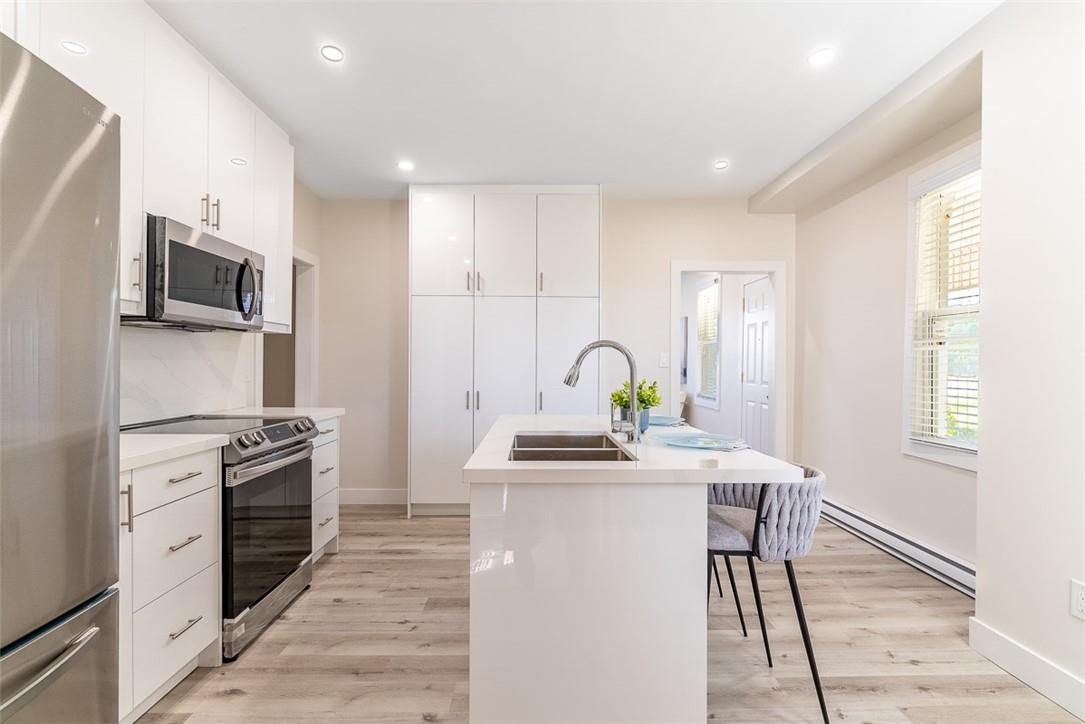 2546 Wilson Street W