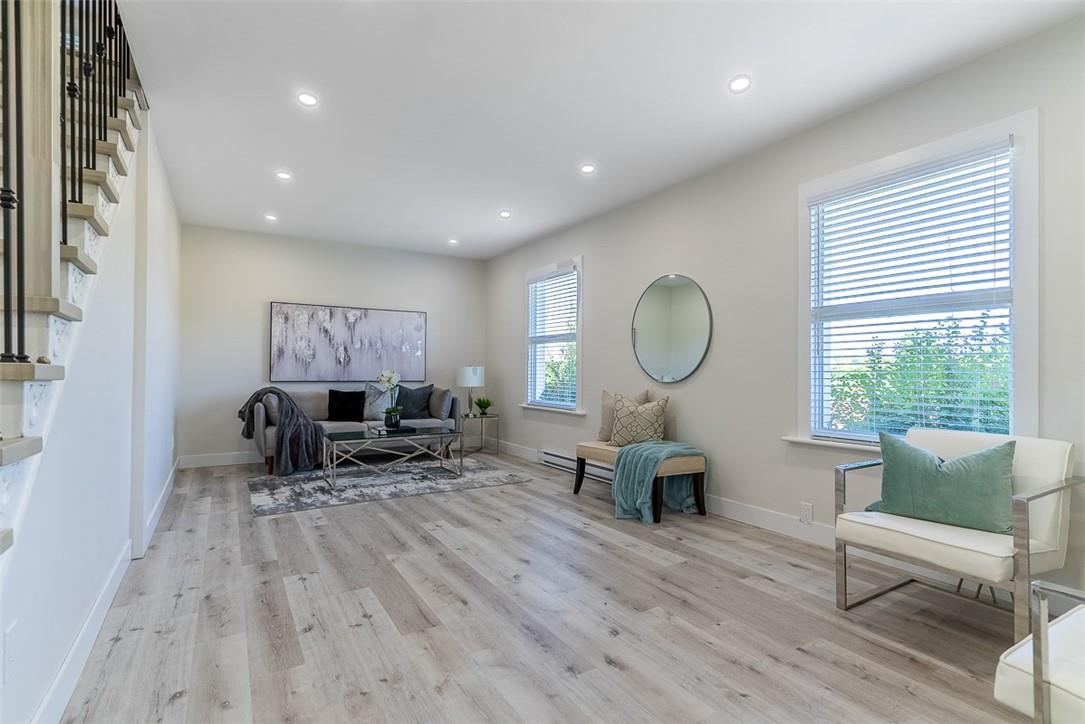 2546 Wilson Street W