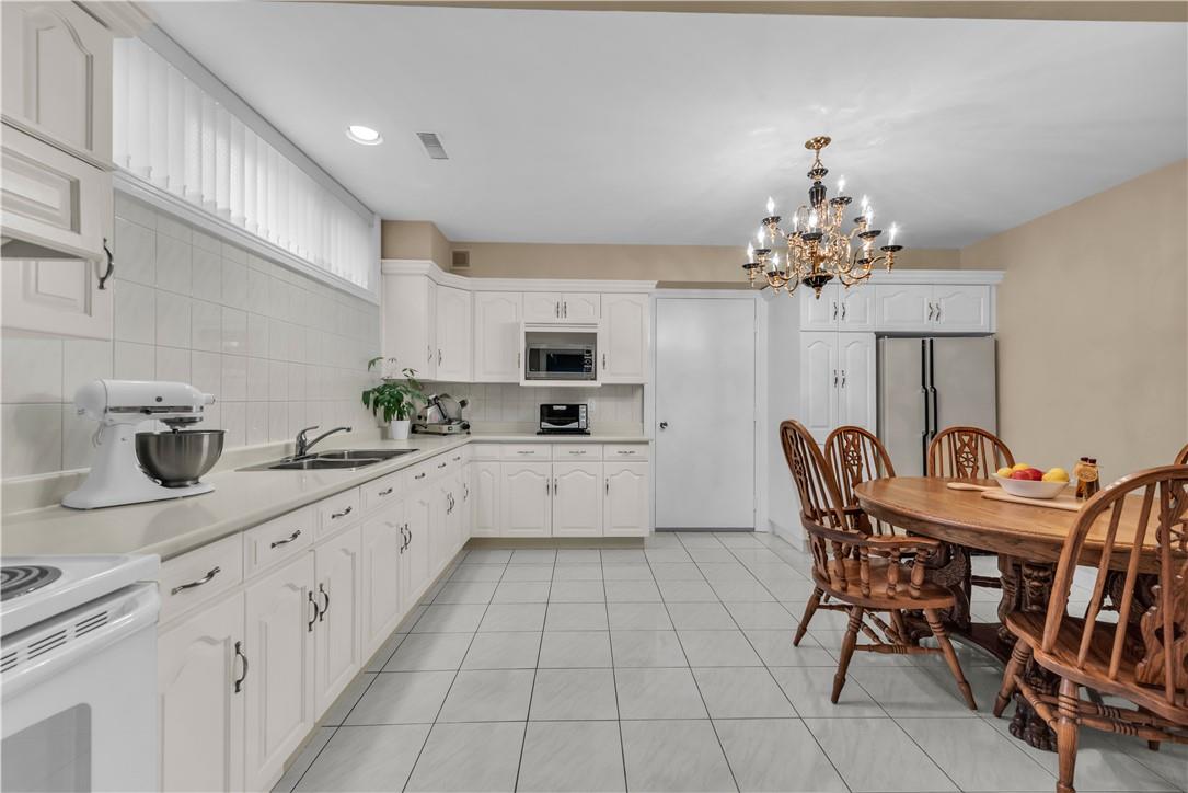 200 Green Mountain Road E