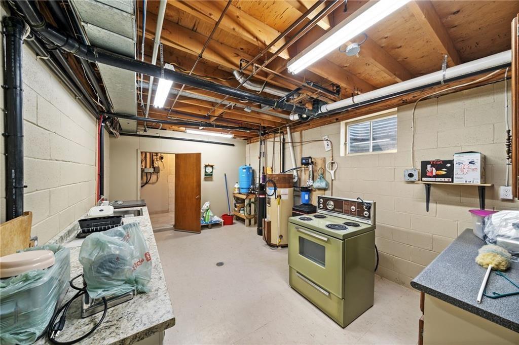 591 DUNDAS Street E