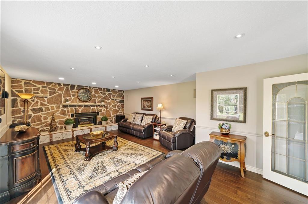591 DUNDAS Street E