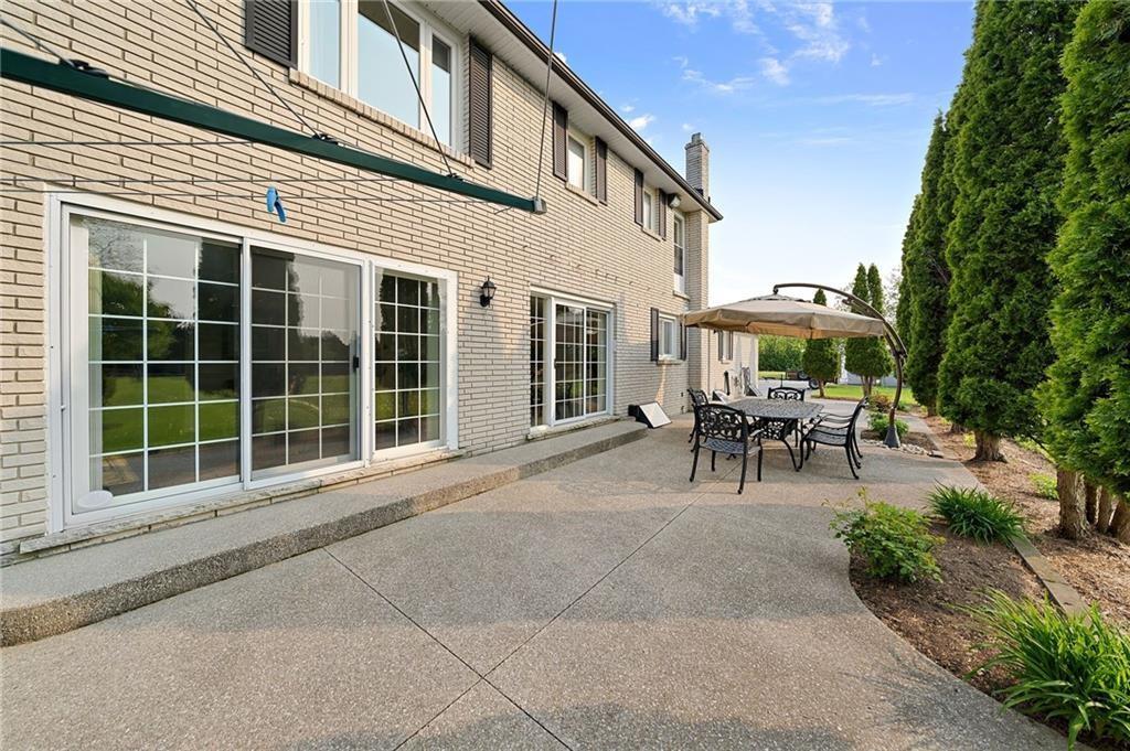 591 DUNDAS Street E