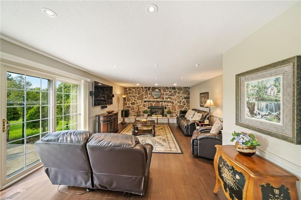 591 DUNDAS Street E