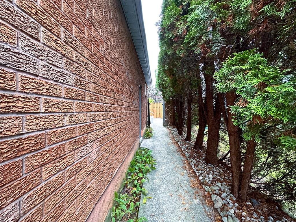 4 GOLFVIEW Crescent|Unit #Lower