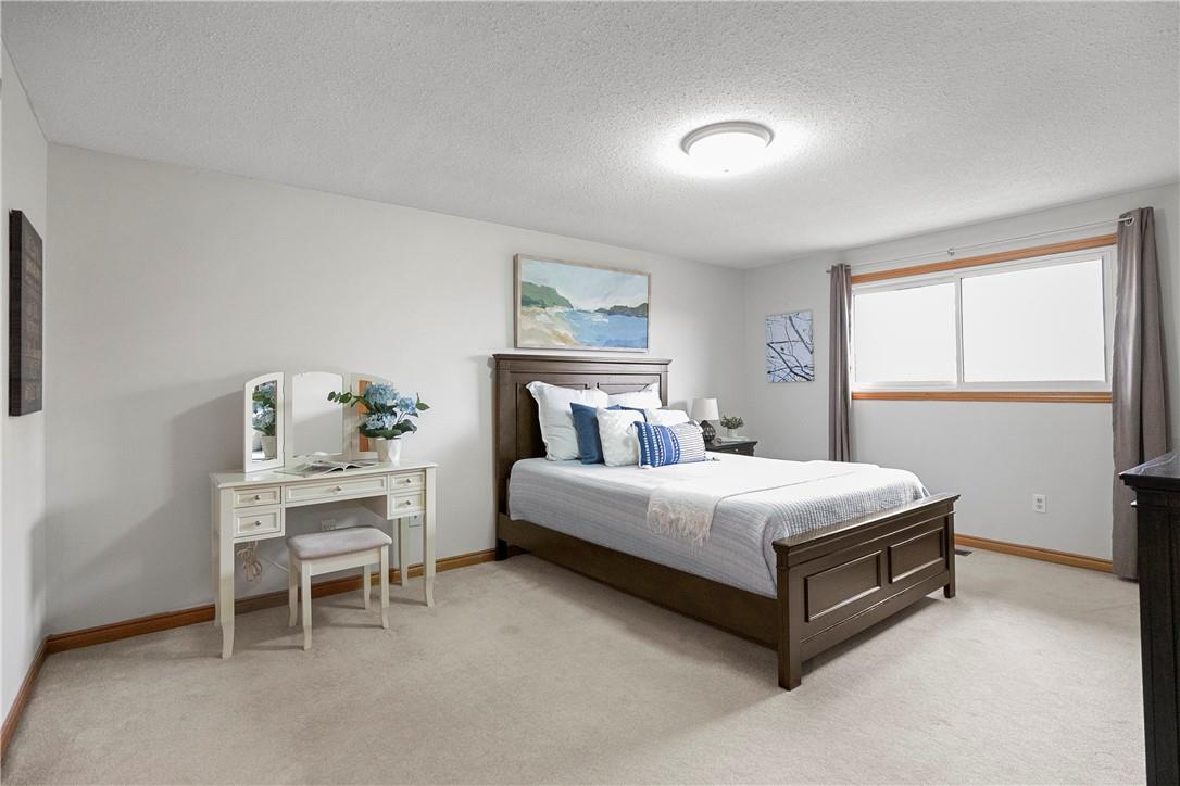 27 BEN TIRRAN Crescent