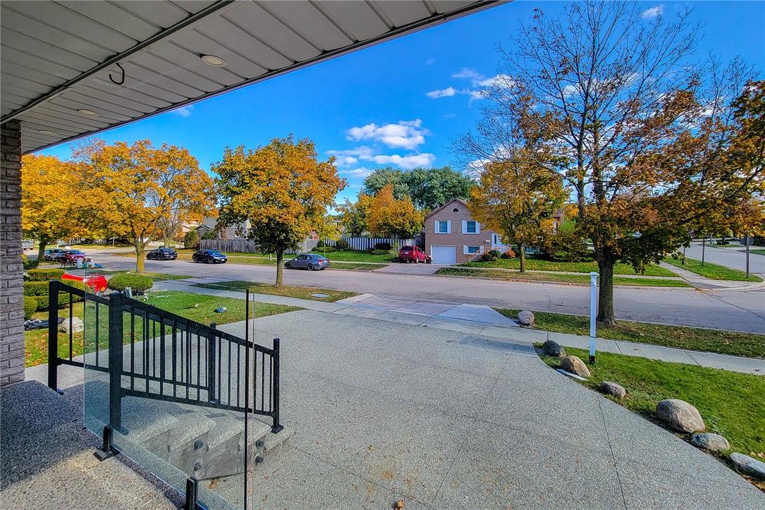 231 MACINTOSH Drive