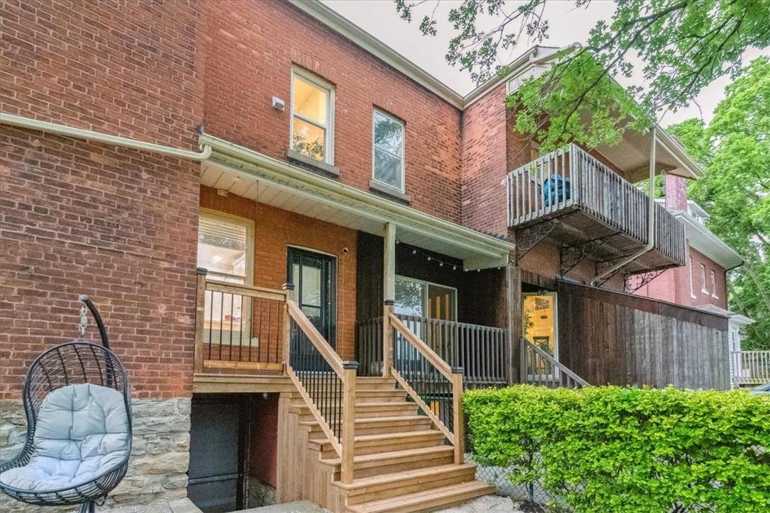 64 LORNE Crescent