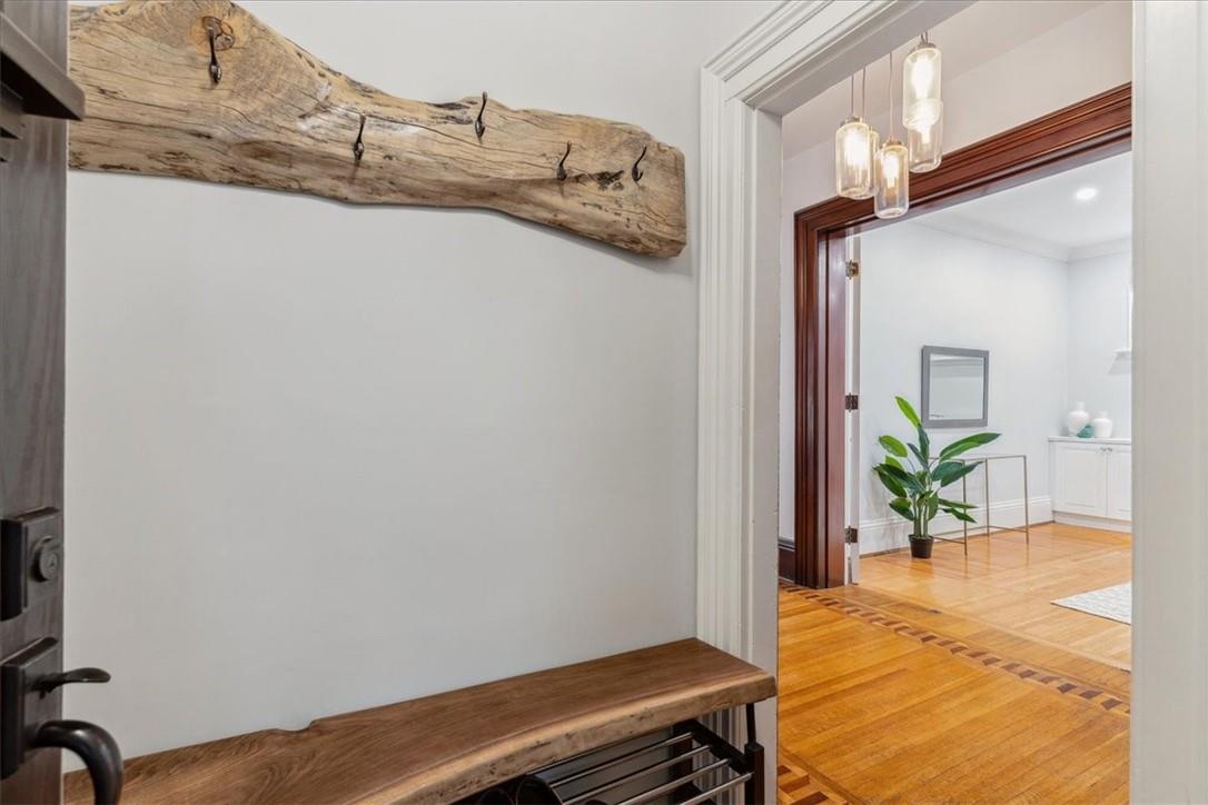 64 LORNE Crescent