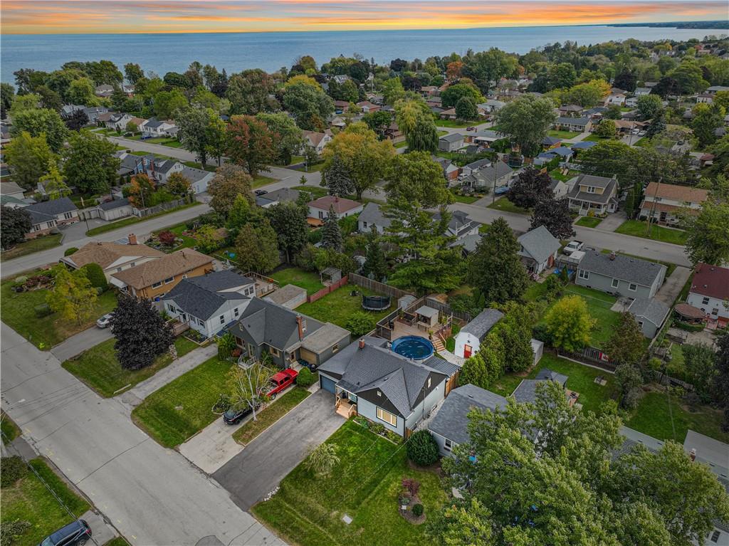 24 LAKEVIEW Avenue
