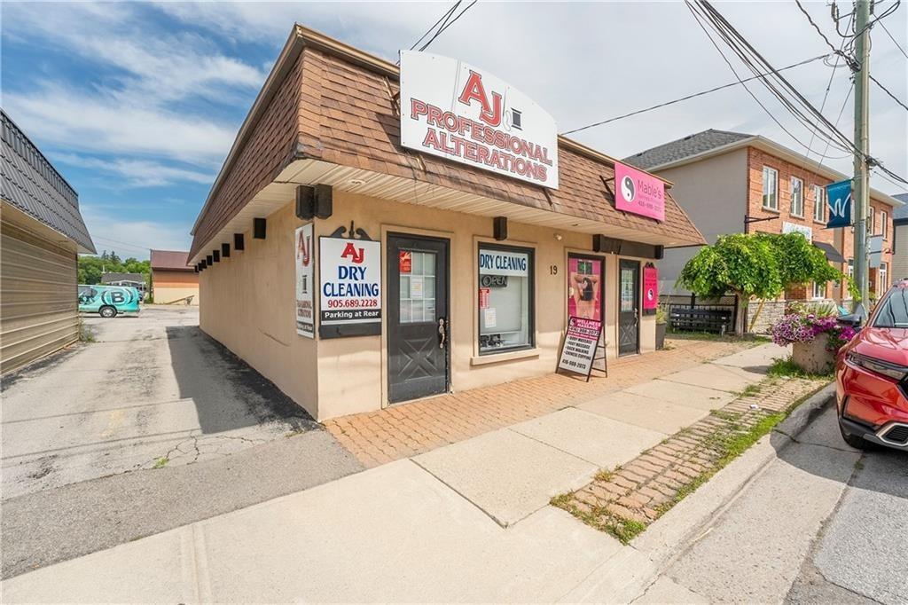 19 MAIN Street S