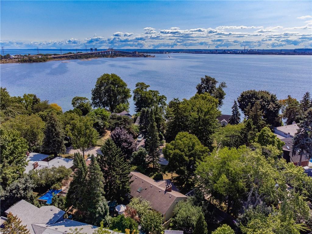 557 Stillwater Crescent