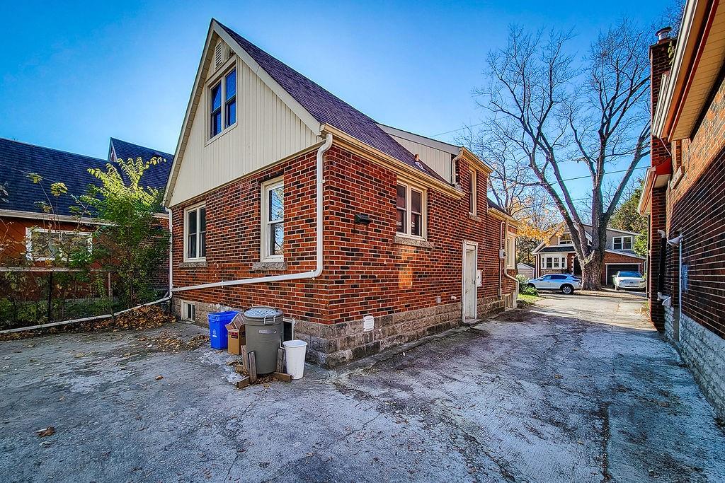 36 HOLLYWOOD Street N