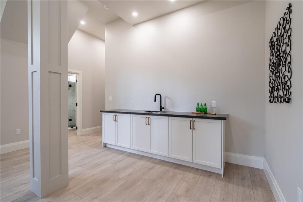 262 ROBINA Road