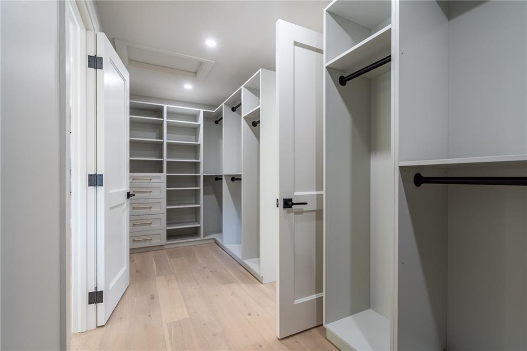 262 ROBINA Road