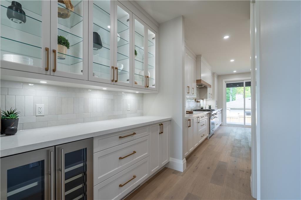 262 ROBINA Road