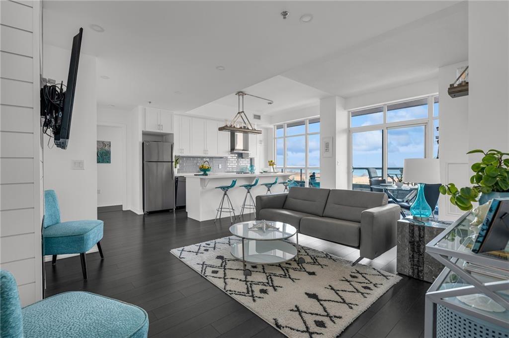 560 NORTH SERVICE Road|Unit #PH905