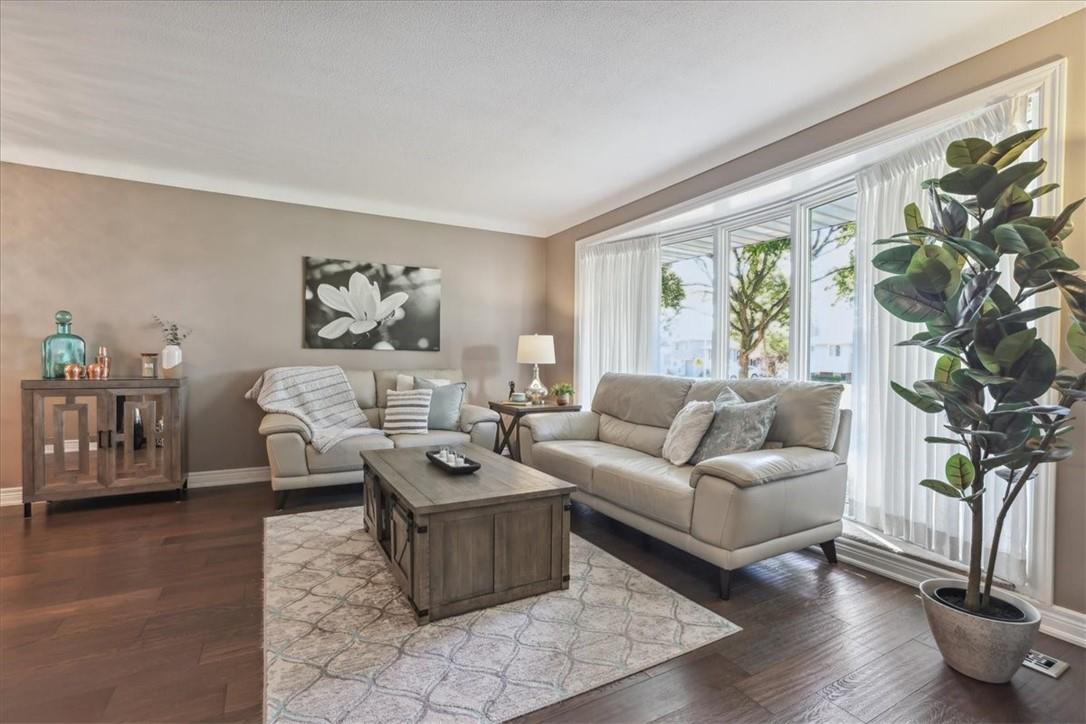 545 PARKSIDE Crescent