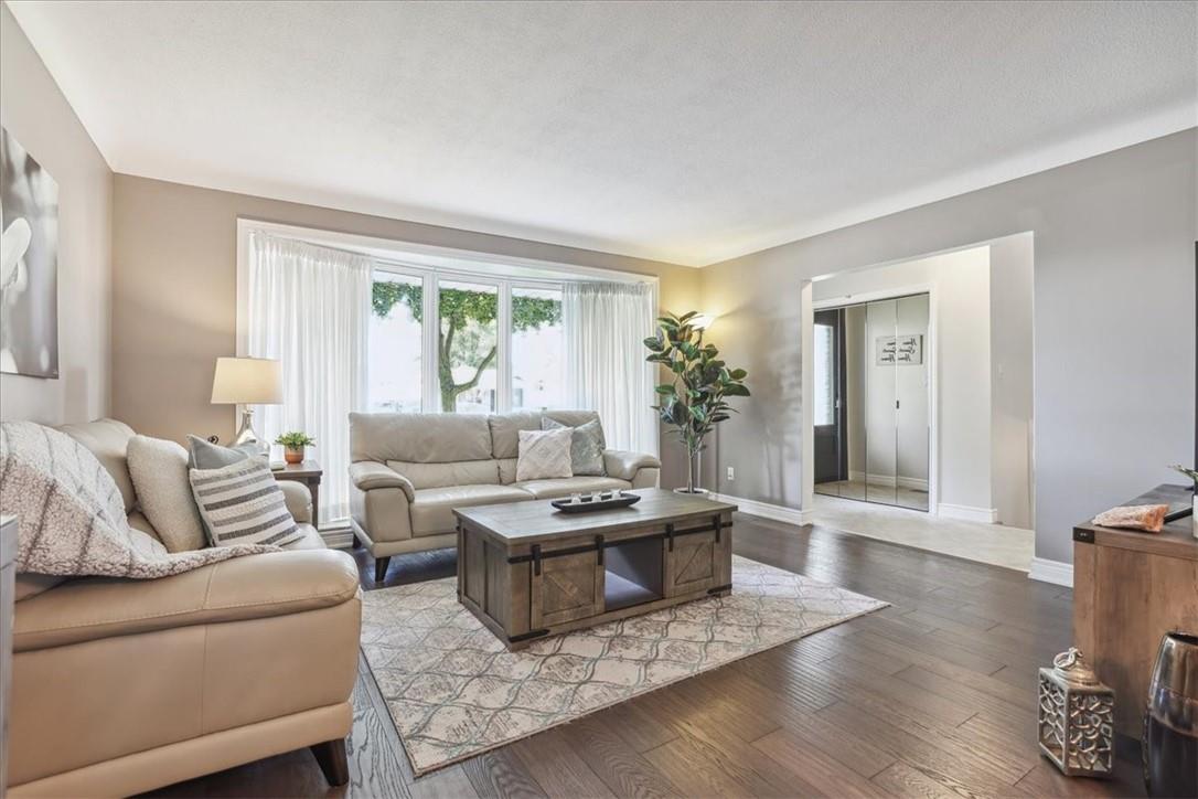 545 PARKSIDE Crescent