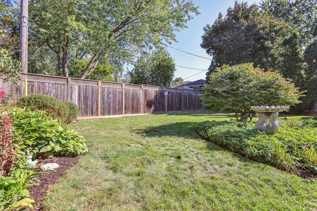 545 PARKSIDE Crescent