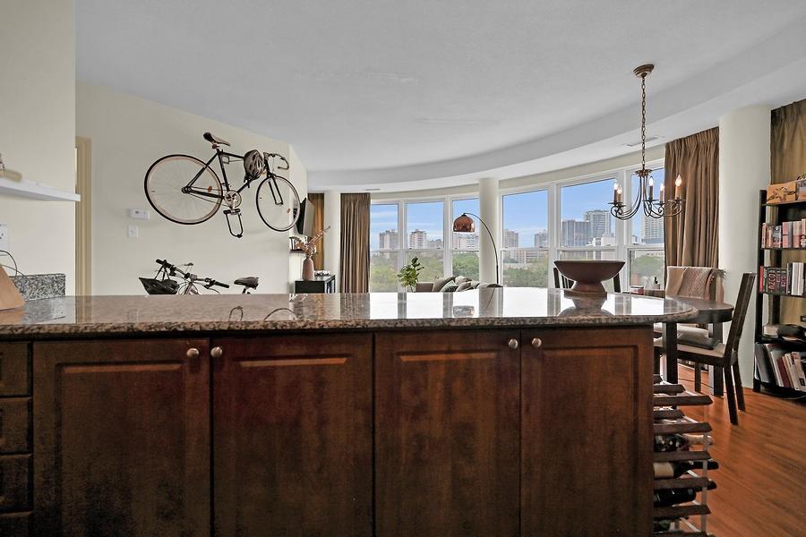 135 JAMES Street S|Unit #714