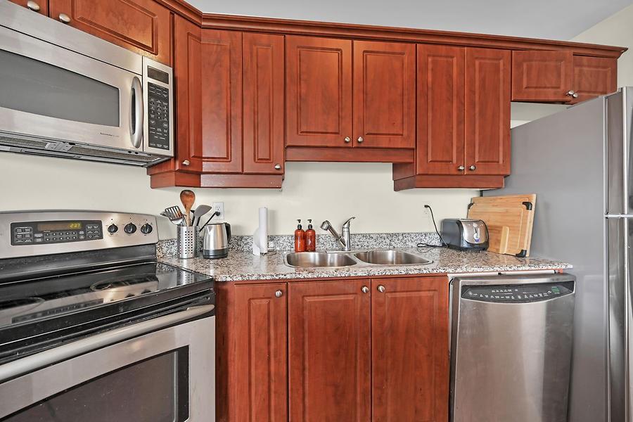 135 JAMES Street S|Unit #714