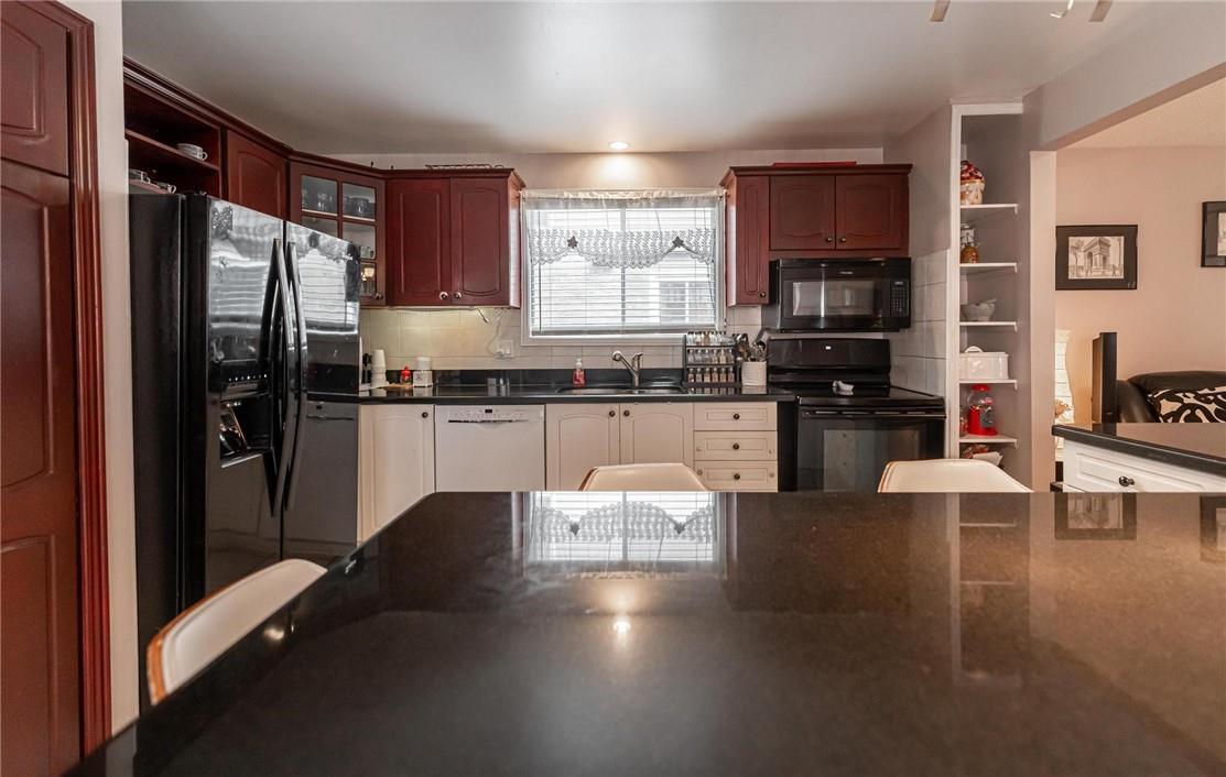 39 TWINOAKS Crescent