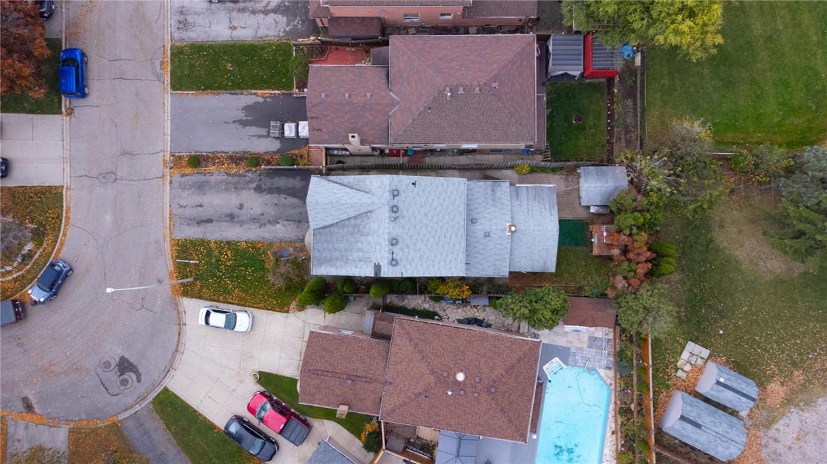 39 TWINOAKS Crescent