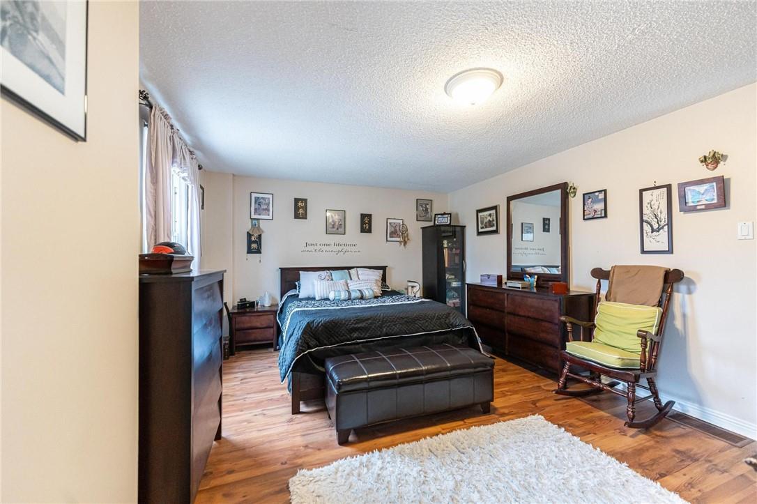 39 TWINOAKS Crescent