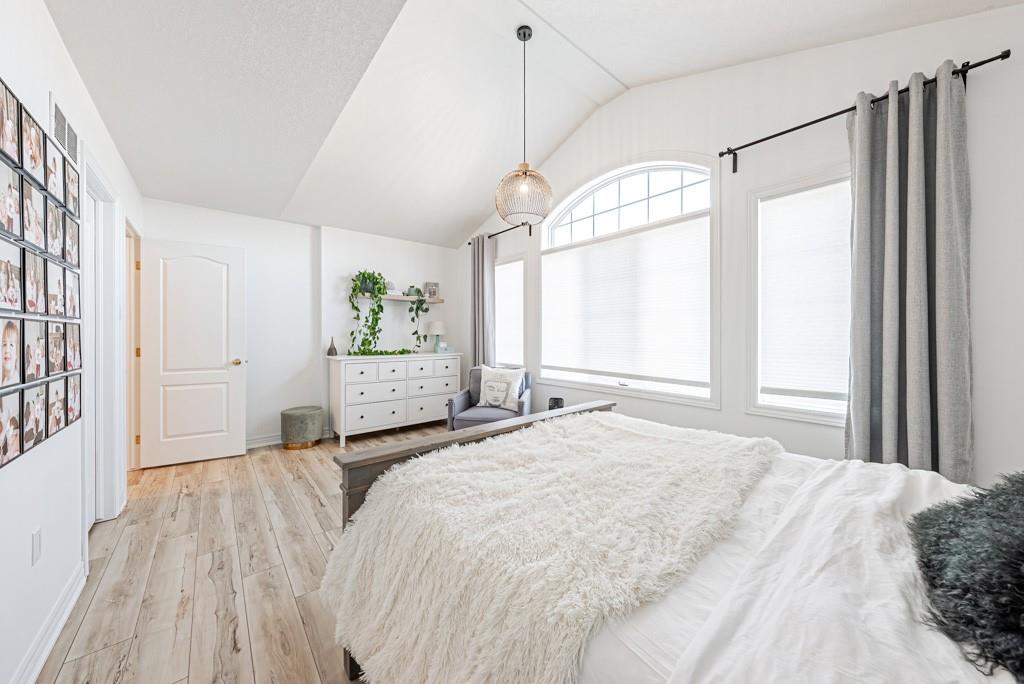 12 WILLS Crescent
