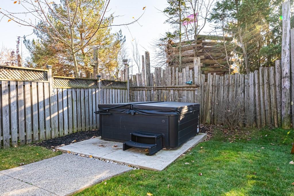 12 WILLS Crescent