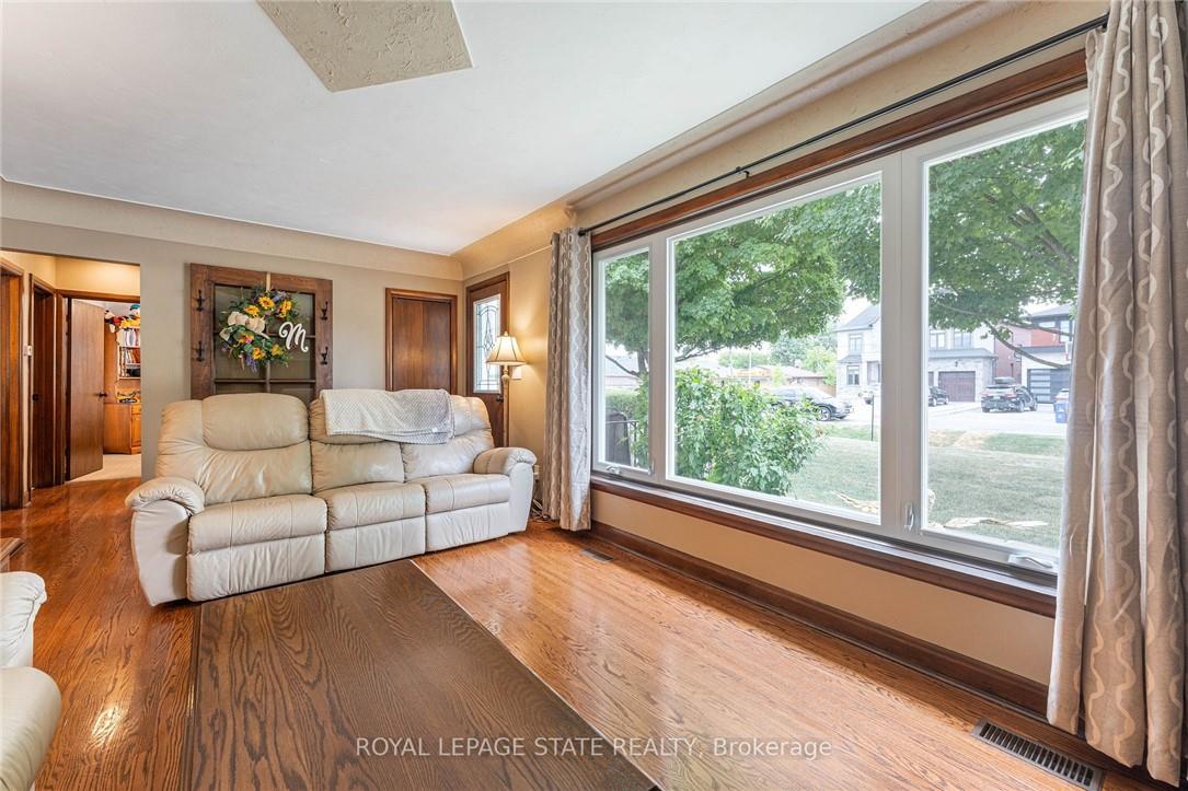41 LECKIE Avenue