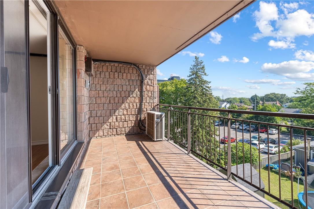 28 ROBINSON Street N|Unit #403