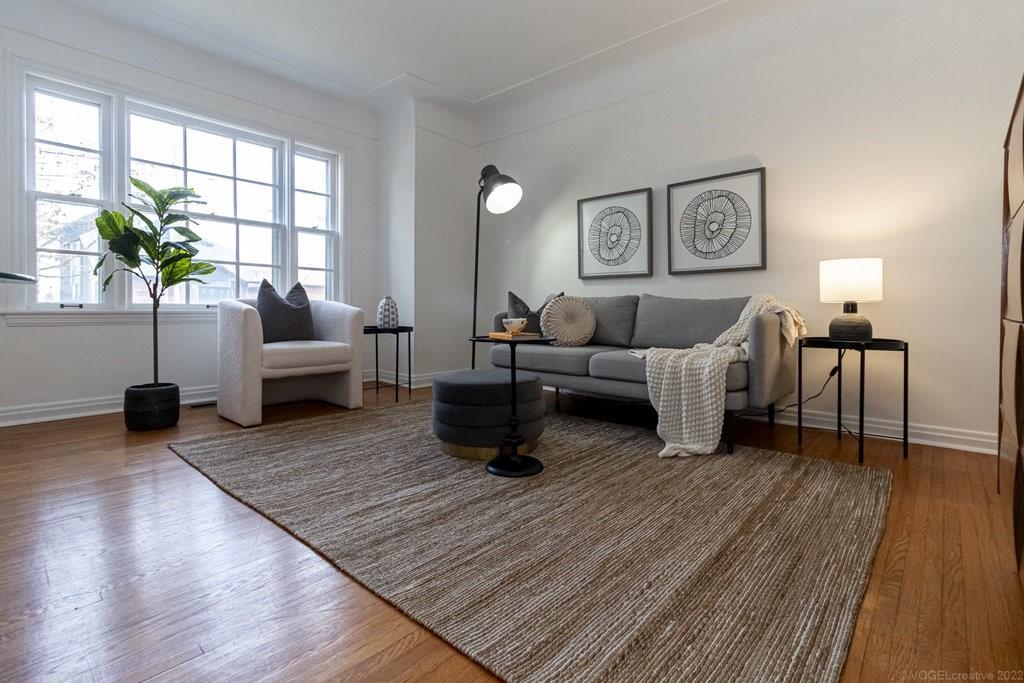 156 BOND Street N